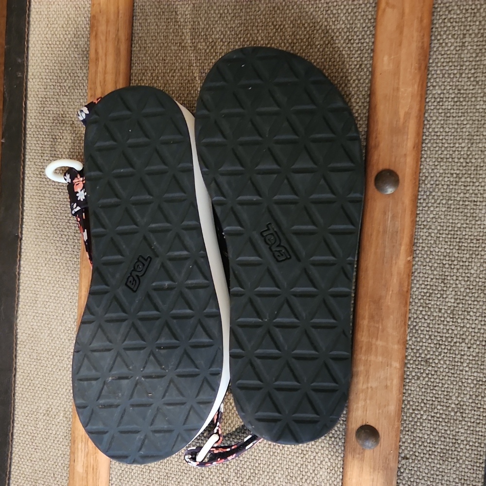Teva sandles - Picture 5 of 8